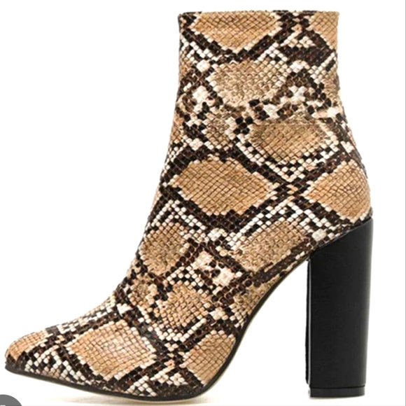 Lulus Snakeskin Western Block Heel Booties – Tan/Black – Size 6.5 - Picture 2 of 8